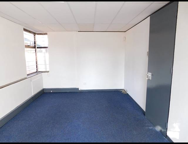 1,471M² OFFICE TO LET IN FERNDALE